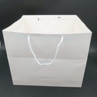 WHITE PAPER BAG W/HANDLE NO.15 50PCS اكياس كرتون وسط